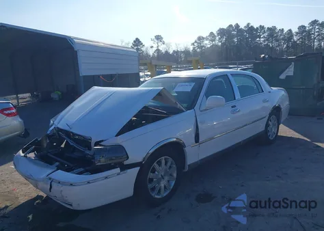 2011 Lincoln Town Car Signature Limited z USA, uszkodzony, nr VIN 2LNBL8CV4BX752533